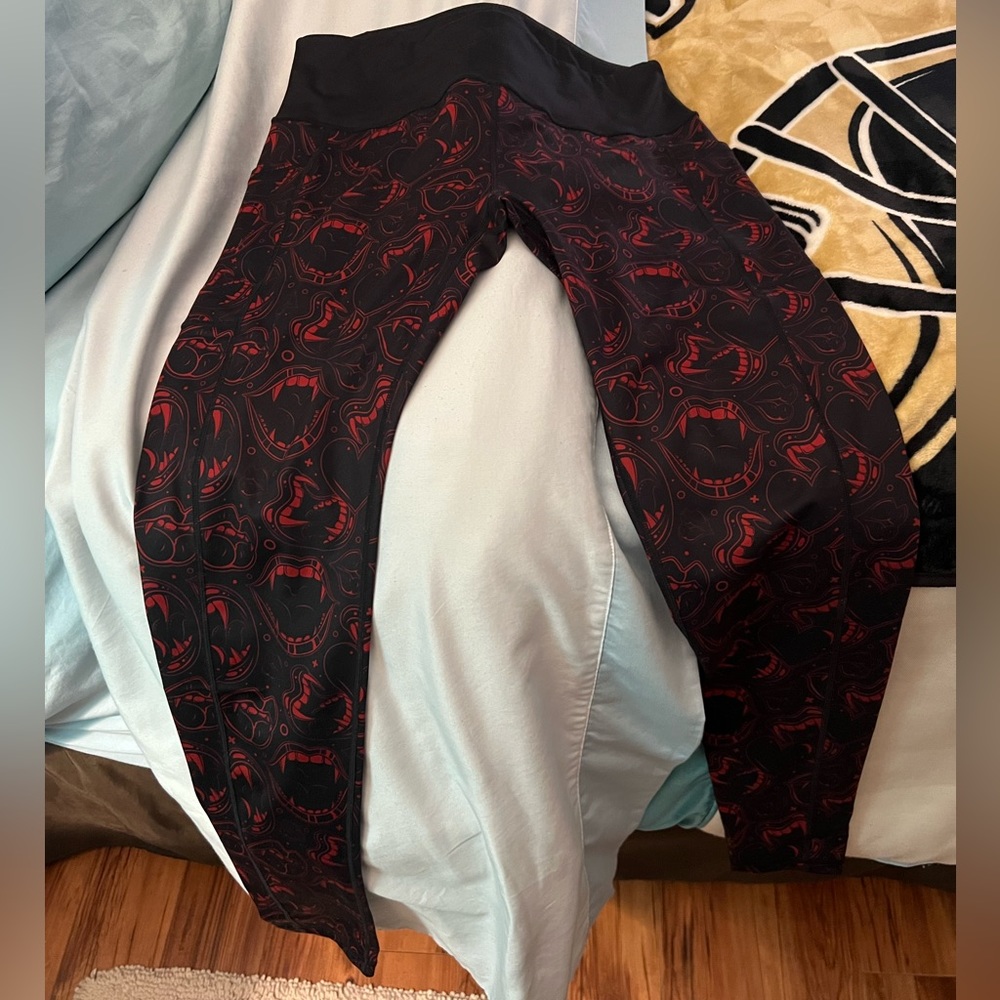 CVG Vicious & Delicious 🧛🏻‍♀️ reversible full length leggings